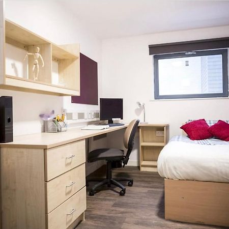Small Double Ensuite Room Next To The City Centre Leeds  Buitenkant foto