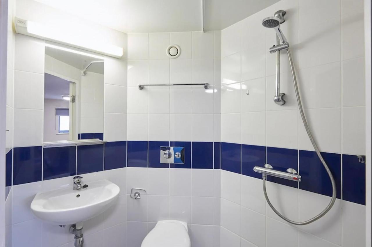 Small Double Ensuite Room Next To The City Centre Leeds  Buitenkant foto